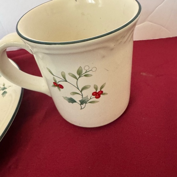 Pfaltzgraff Winterberry Cookies and Milk for Santa Set Open Box - Picture 10 of 13